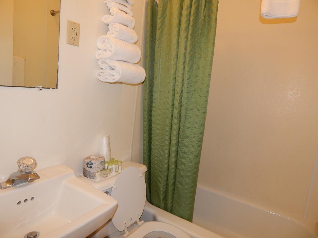 Shoreham Oceanfront Hotel Ocean City Room photo
